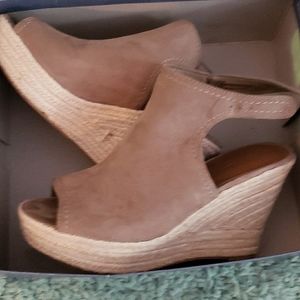 Universal Thread sandals